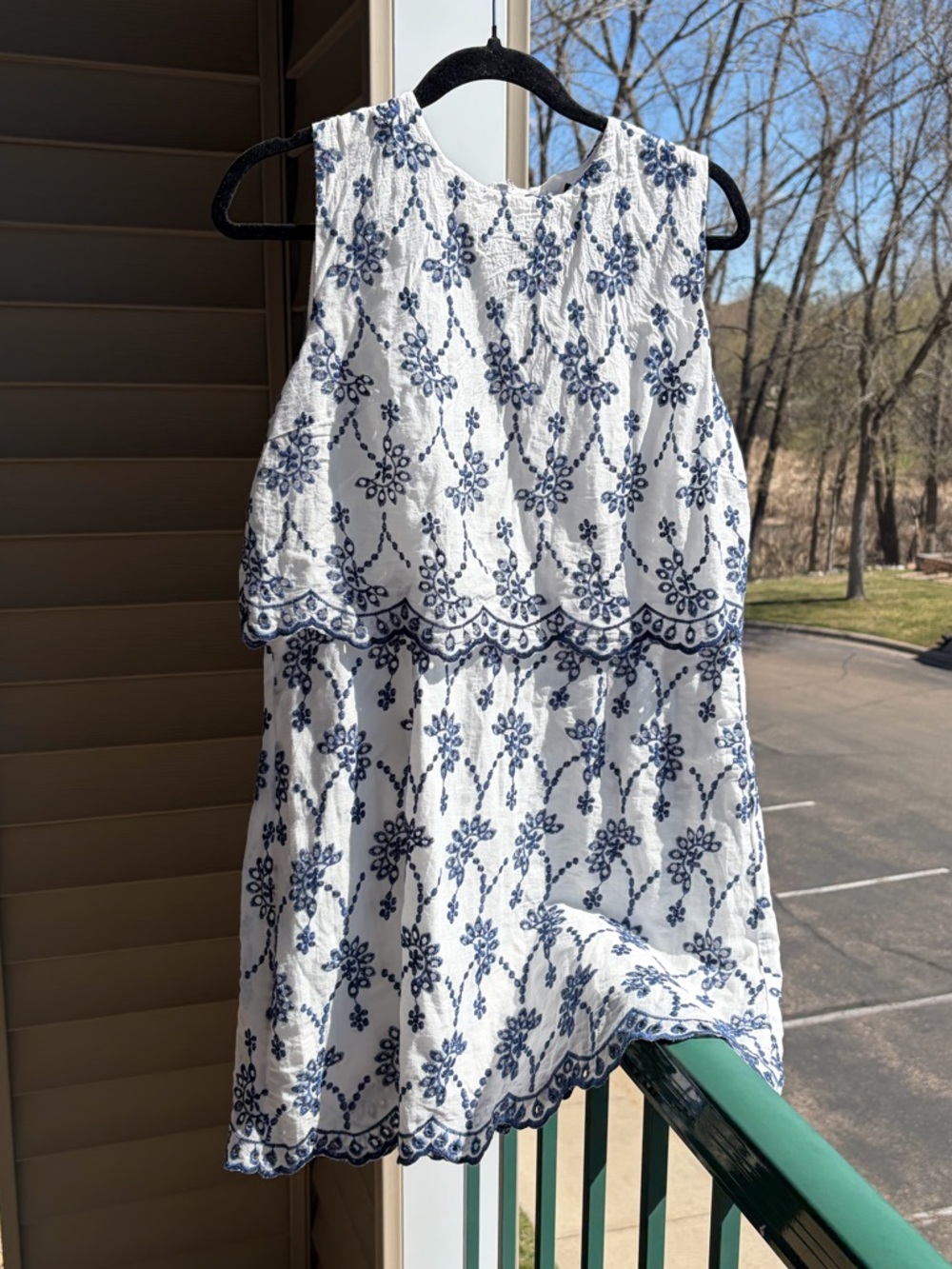 🆕🫐 AQUA Bloomingdale’s Exclusive Embroidered Dress Ivory Navy Floral Hem XL Boho - Picture 3 of 17